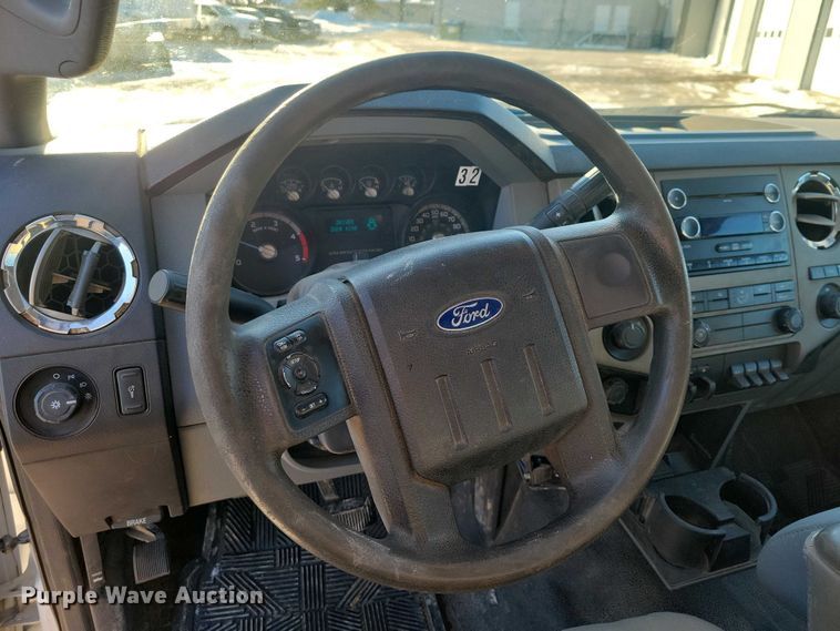 image for item NO9813 2011 Ford F350 Super Duty SuperCab pickup truck