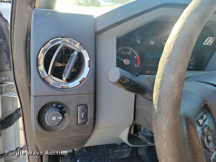 image for item NO9813 2011 Ford F350 Super Duty SuperCab pickup truck