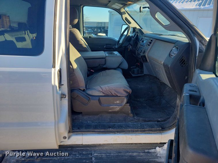 image for item NO9813 2011 Ford F350 Super Duty SuperCab pickup truck