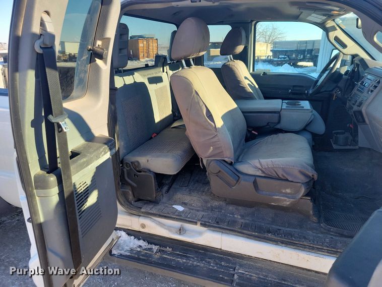 image for item NO9813 2011 Ford F350 Super Duty SuperCab pickup truck