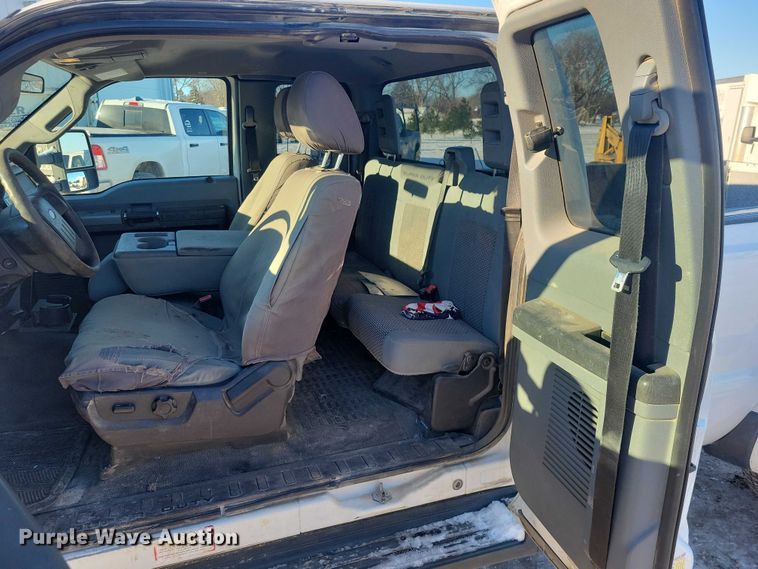 image for item NO9813 2011 Ford F350 Super Duty SuperCab pickup truck