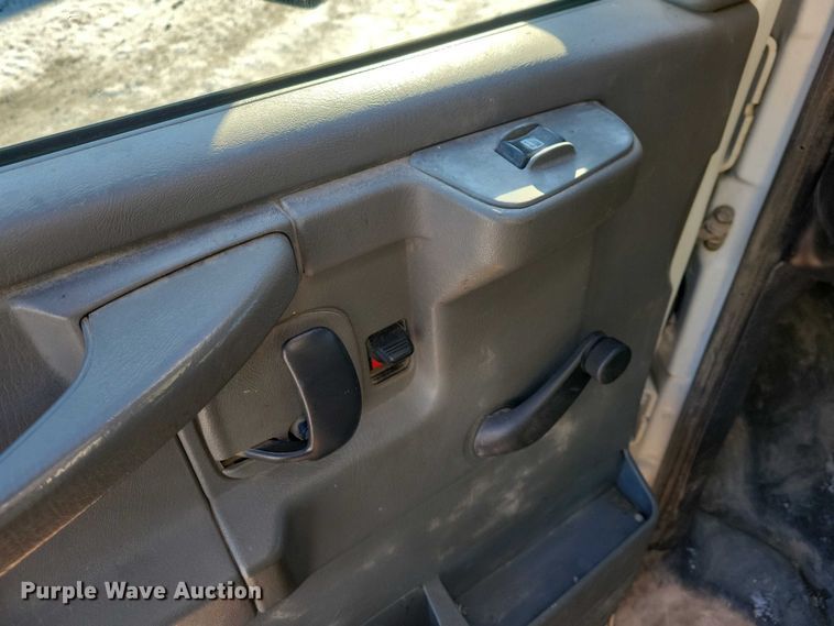 image for item NO9814 2010 Chevrolet  Express G3500 delivery van