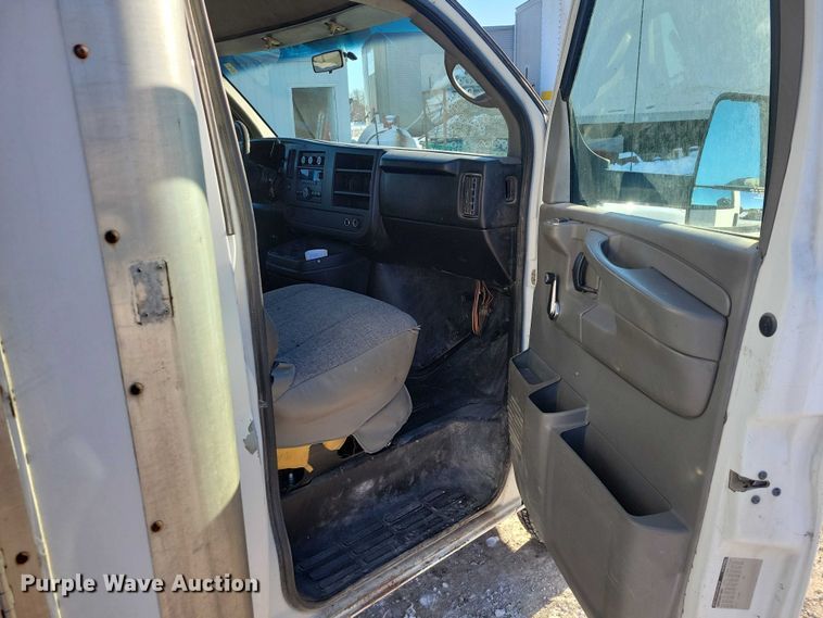 image for item NO9814 2010 Chevrolet  Express G3500 delivery van