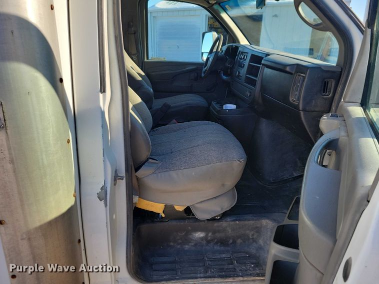 image for item NO9814 2010 Chevrolet  Express G3500 delivery van