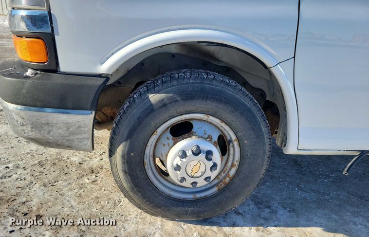 image for item NO9814 2010 Chevrolet  Express G3500 delivery van