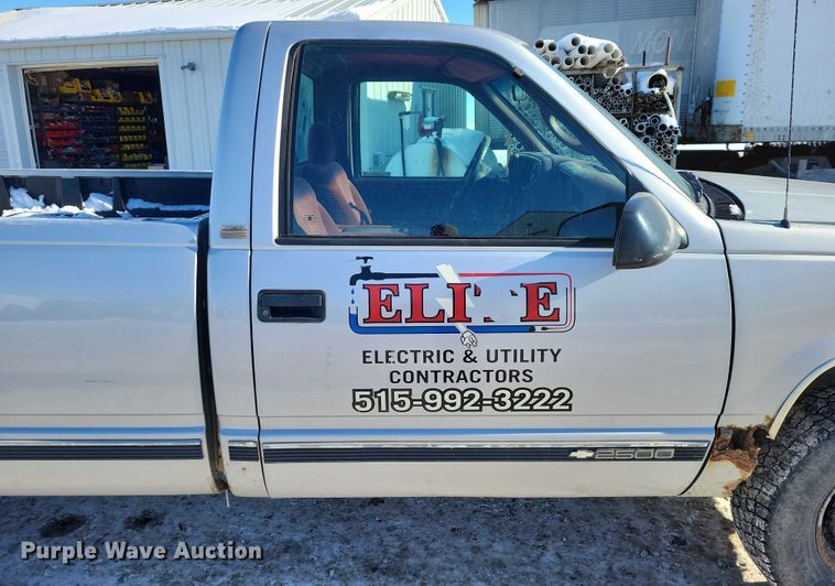 image for item NO9816 1997 Chevrolet C2500 pickup truck