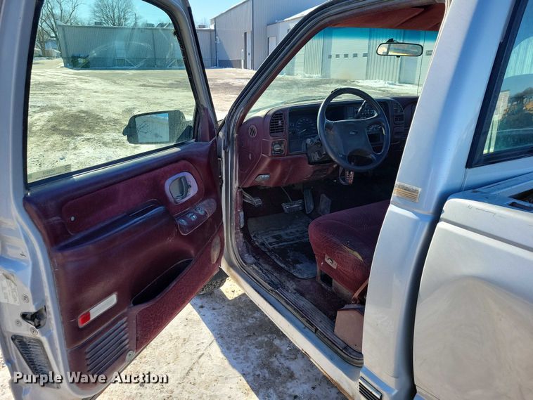 image for item NO9816 1997 Chevrolet C2500 pickup truck