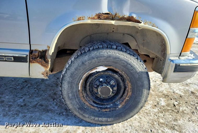 image for item NO9816 1997 Chevrolet C2500 pickup truck