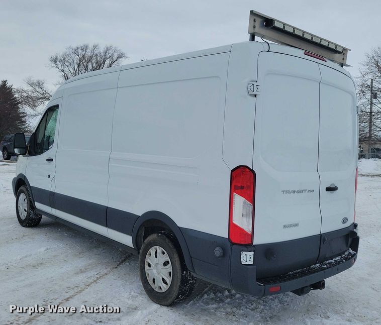 image for item NO9833 2016 Ford Transit 250 van