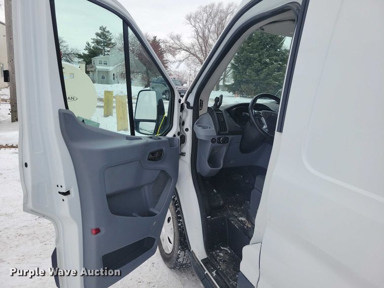 image for item NO9833 2016 Ford Transit 250 van