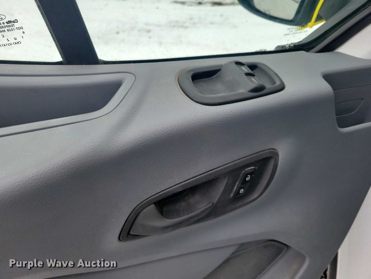 image for item NO9833 2016 Ford Transit 250 van