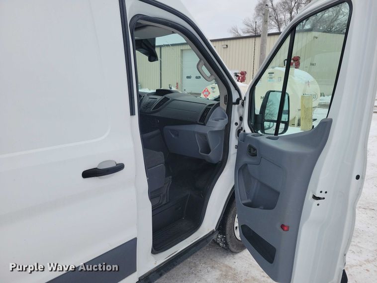 image for item NO9833 2016 Ford Transit 250 van