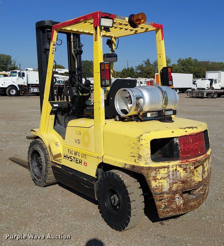 image for item NU9758 1997 Hyster H60XM forklift
