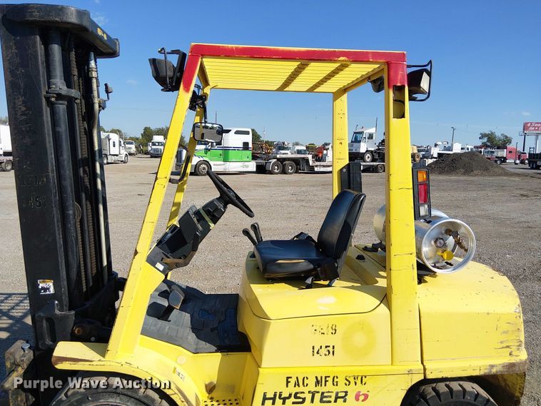 image for item NU9758 1997 Hyster H60XM forklift