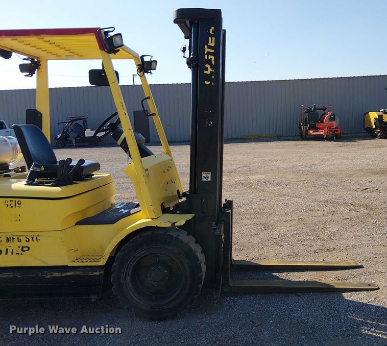 image for item NU9758 1997 Hyster H60XM forklift