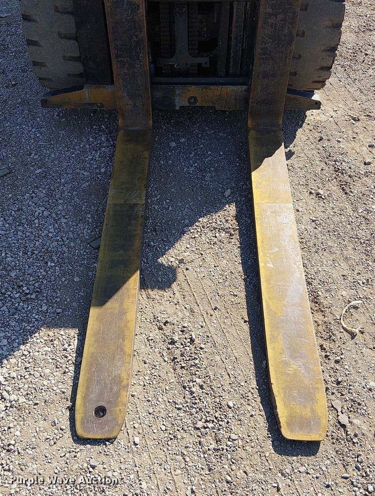 image for item NU9758 1997 Hyster H60XM forklift