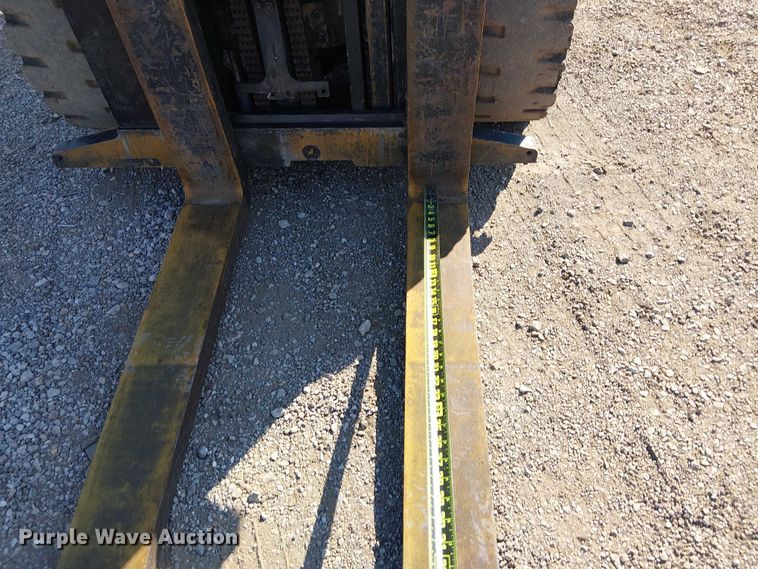 image for item NU9758 1997 Hyster H60XM forklift