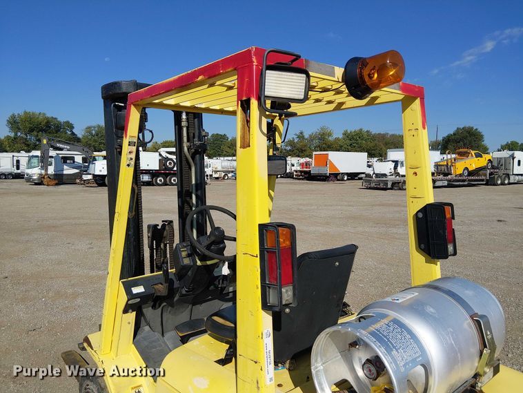 image for item NU9758 1997 Hyster H60XM forklift