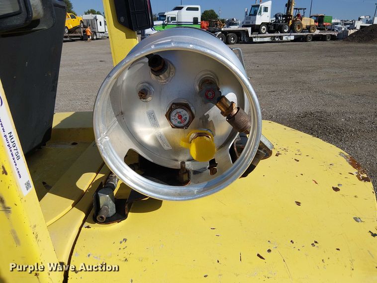 image for item NU9758 1997 Hyster H60XM forklift