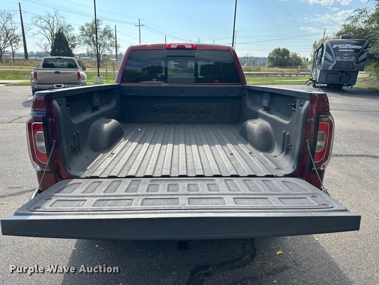 image for item OJ9934 2017 GMC Sierra 1500 Denali Crew Cab pickup truck