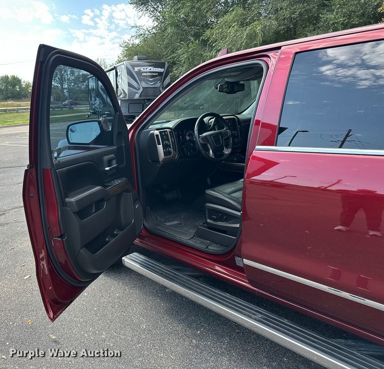 image for item OJ9934 2017 GMC Sierra 1500 Denali Crew Cab pickup truck