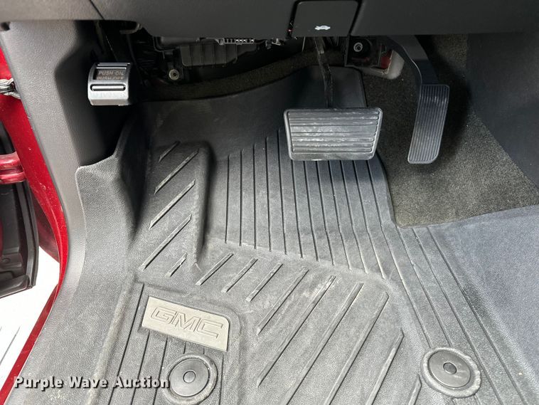 image for item OJ9934 2017 GMC Sierra 1500 Denali Crew Cab pickup truck