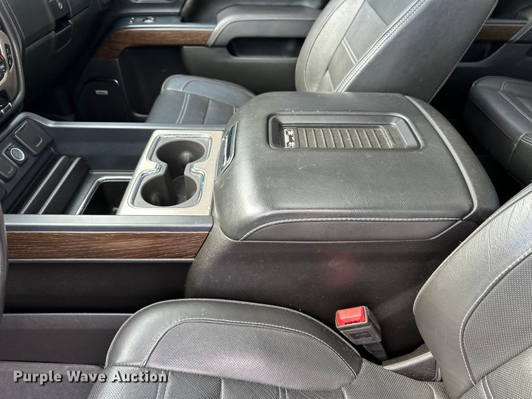 image for item OJ9934 2017 GMC Sierra 1500 Denali Crew Cab pickup truck