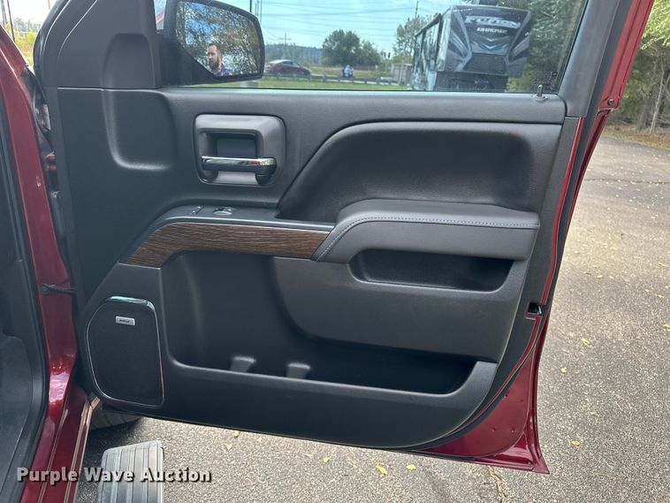 image for item OJ9934 2017 GMC Sierra 1500 Denali Crew Cab pickup truck