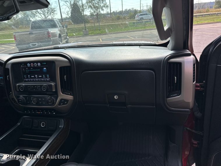 image for item OJ9934 2017 GMC Sierra 1500 Denali Crew Cab pickup truck