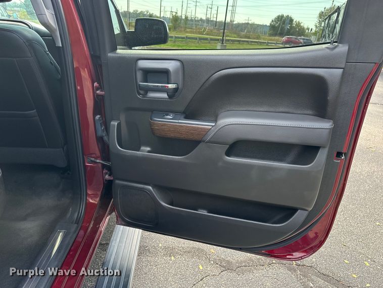 image for item OJ9934 2017 GMC Sierra 1500 Denali Crew Cab pickup truck