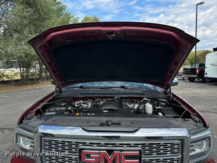 image for item OJ9934 2017 GMC Sierra 1500 Denali Crew Cab pickup truck