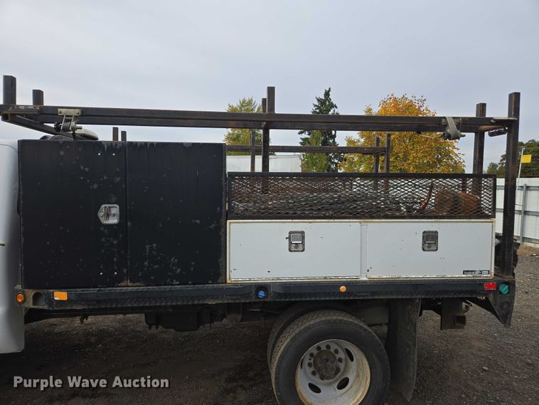 image for item YA1003 2015 Ford F550 Crew Cab flatbed truck