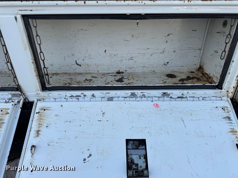 image for item YA1003 2015 Ford F550 Crew Cab flatbed truck