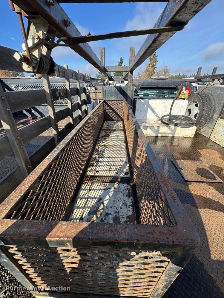 image for item YA1003 2015 Ford F550 Crew Cab flatbed truck