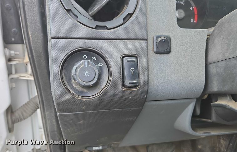 image for item YA1003 2015 Ford F550 Crew Cab flatbed truck