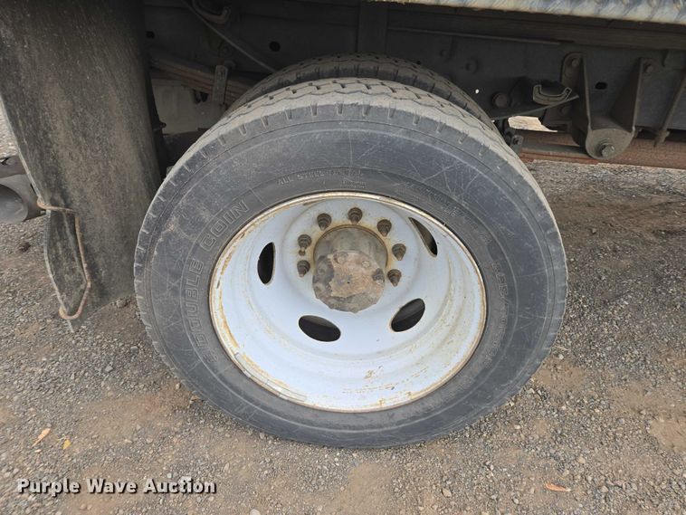 image for item YA1003 2015 Ford F550 Crew Cab flatbed truck