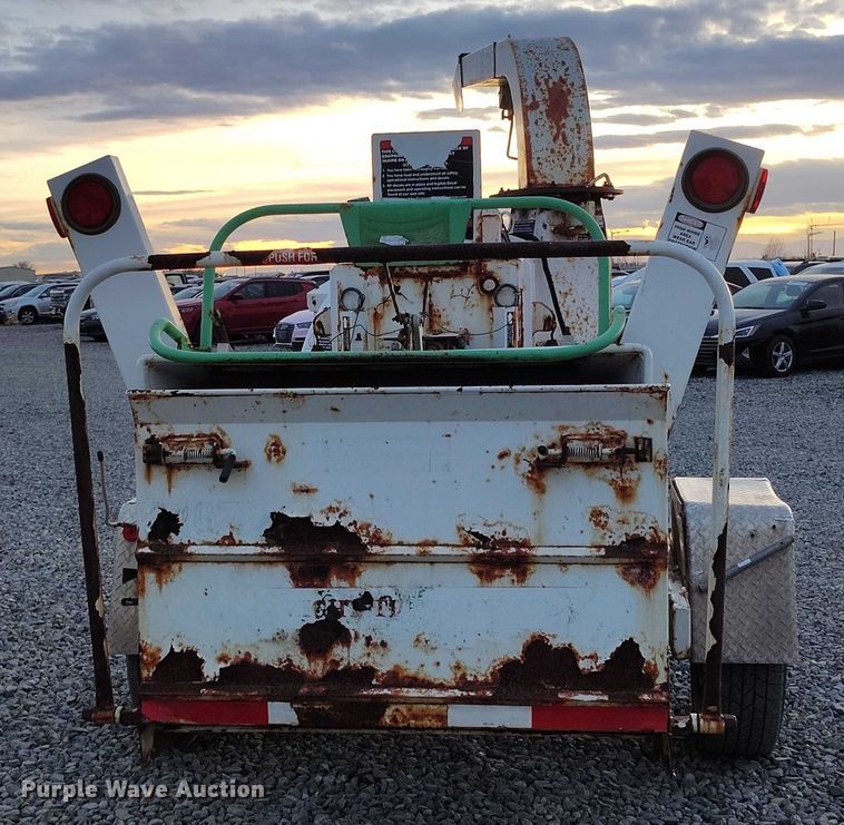 image for item YA1586 2007 Altec DC1217 wood chipper