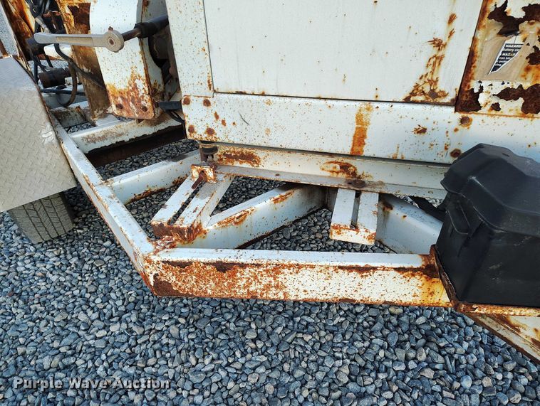 image for item YA1586 2007 Altec DC1217 wood chipper