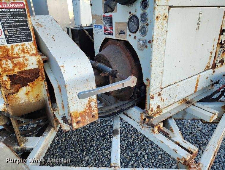 image for item YA1586 2007 Altec DC1217 wood chipper