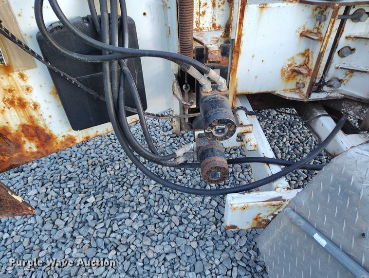 image for item YA1586 2007 Altec DC1217 wood chipper