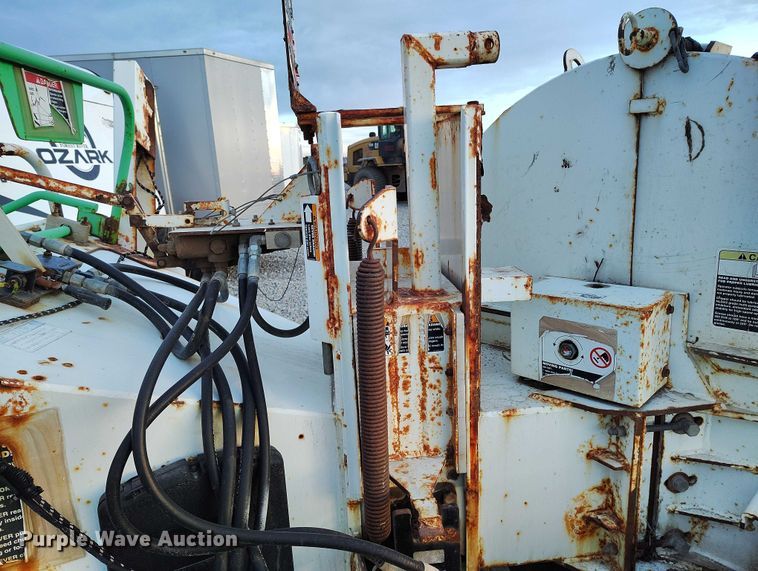 image for item YA1586 2007 Altec DC1217 wood chipper