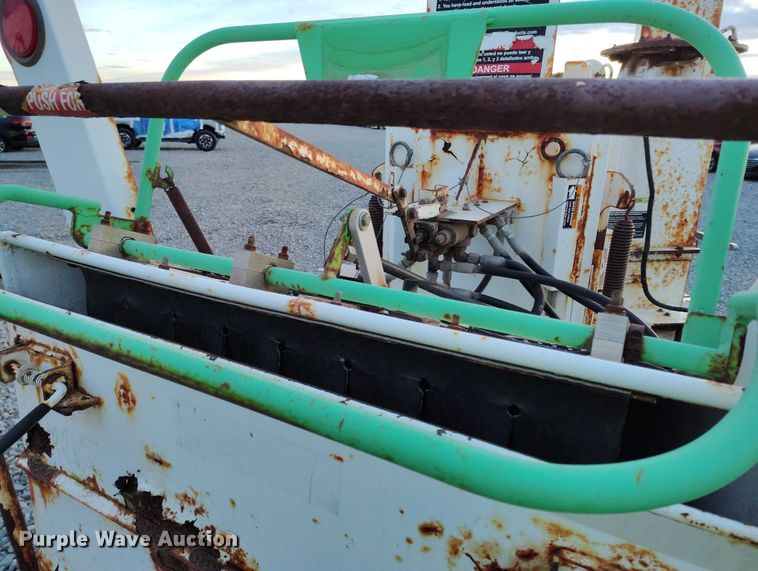 image for item YA1586 2007 Altec DC1217 wood chipper