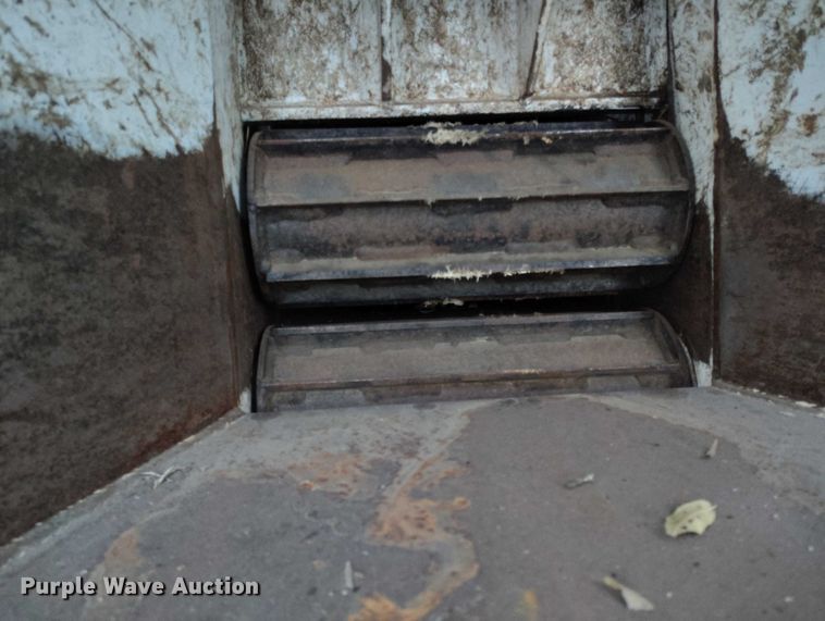 image for item YA1586 2007 Altec DC1217 wood chipper