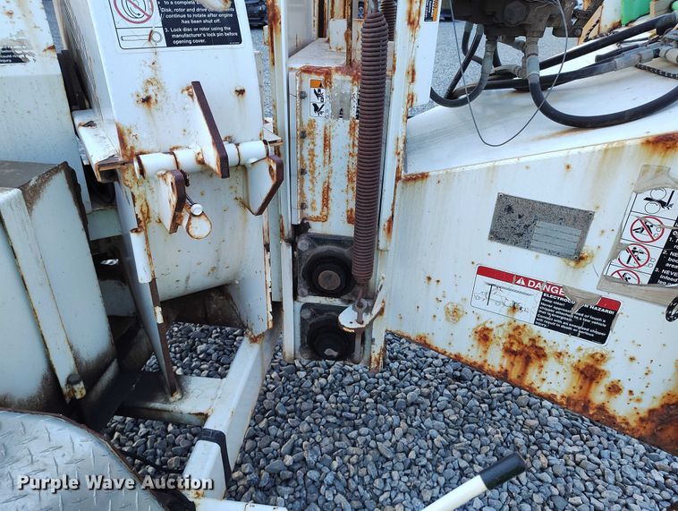 image for item YA1586 2007 Altec DC1217 wood chipper