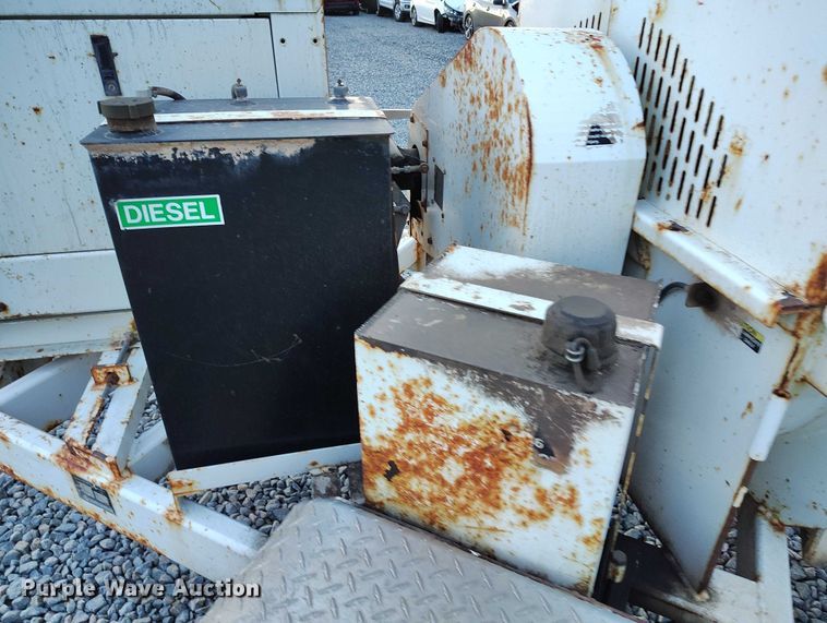 image for item YA1586 2007 Altec DC1217 wood chipper