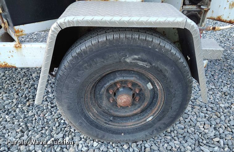 image for item YA1586 2007 Altec DC1217 wood chipper