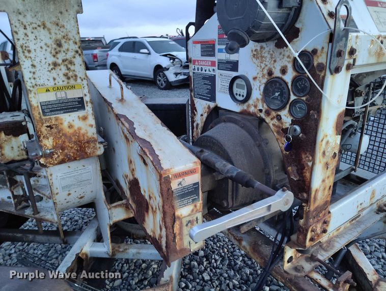 image for item YA1587 2013 Altec DC912A wood chipper