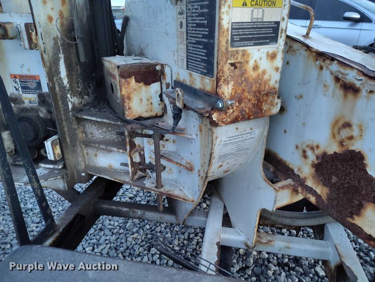 image for item YA1587 2013 Altec DC912A wood chipper