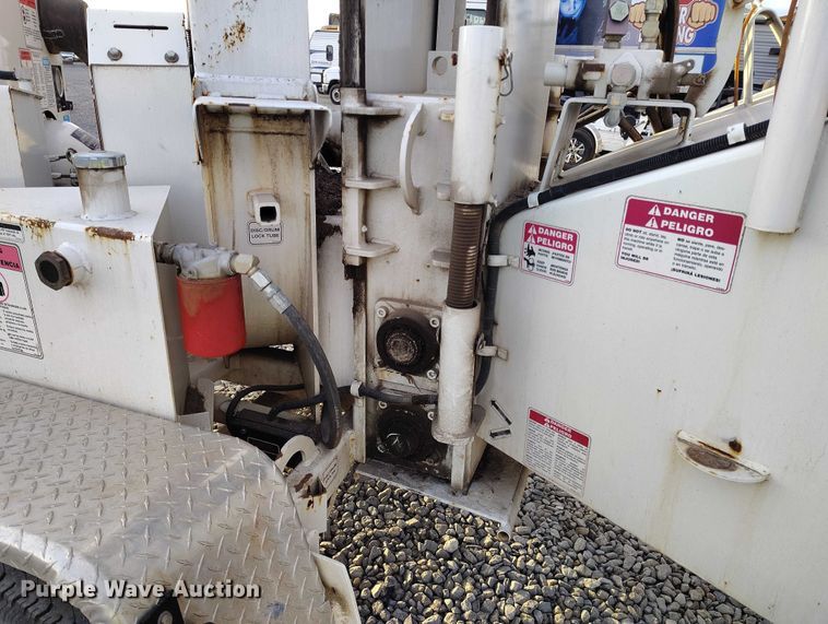 image for item YA1589 2019 Bandit 200UC wood chipper