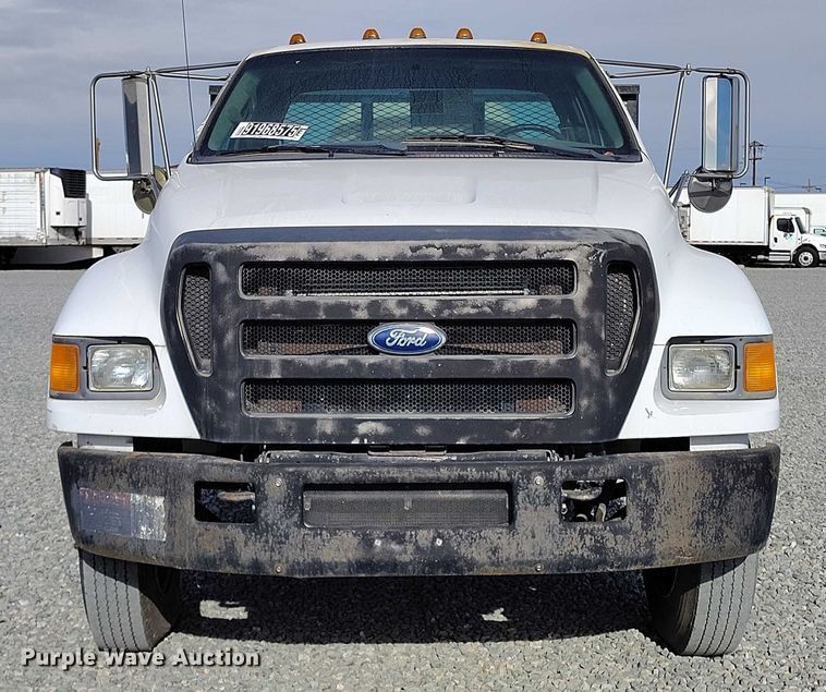 image for item YA1591 2004 Ford  F650 SuperCab flatbed truck